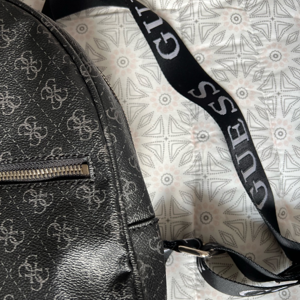 guess backpack - Picture 3 of 3